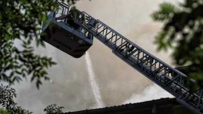 Две коли и апартамент пламнаха в столичния "Младост", един човек е в болница