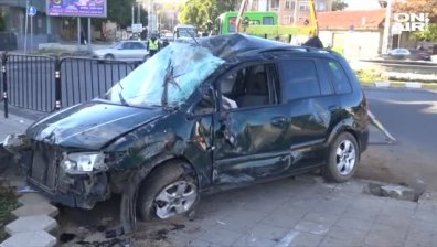 Зрелищна катастрофа предизвика задръствания в центъра на Пловдив