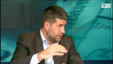 Все повече хора плащат данъци с карта