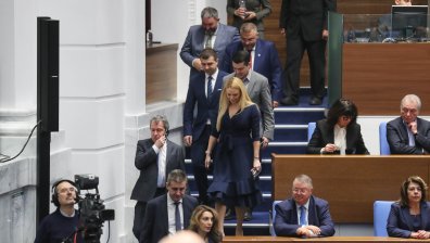 Постове за политически поръчки? Страсти и нападки около избора на шеф на КЗК