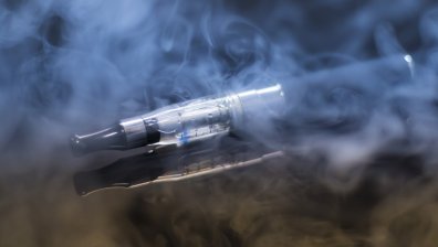 Депутатите забраниха бездимните цигари за непълнолетните