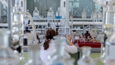 Учени работят по ново хапче, което може да добави 100 години към живота ни