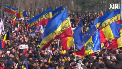 Хиляди на шествие в Кишинев: Настояват за обединение на Молдова и Румъния