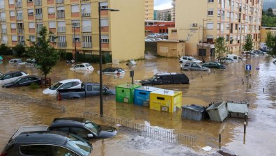 Буря потопи Корсика под вода, евакуираха 200 души (ВИДЕО)