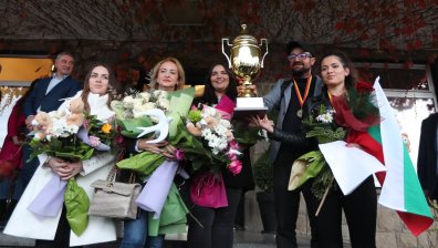 От първите целувки към кончето до цариците на Европа - Илиев обеща премии за шахматистките ни