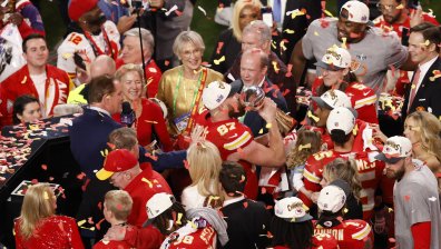 "Канзас Сити Чийфс" отново завоюва Супербоул след голяма драма