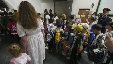 Зеленски с остри критики за бомбоубежищата, трима загинаха на път за укритие в Киев