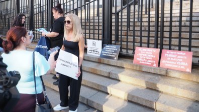 Родители излязоха на протест: "Борим се всяко дете да се прибере у дома"