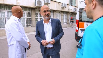 Министър Меджидиев обеща: Ще остойностим труда на лекарите