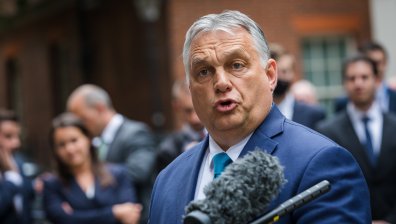 Унгария прие анти-ЛГБТИ закон, атакуващ хомосексуалността