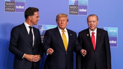 Лидерите на НАТО застанаха рамо до рамо в Анкара (СНИМКИ)