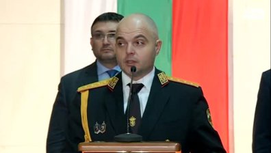 Оставиха в ареста мъжа, блъснал полицай при опит за проверка