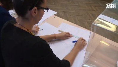 При 90% обработени протоколи: Радев и Цачева отиват на балотаж