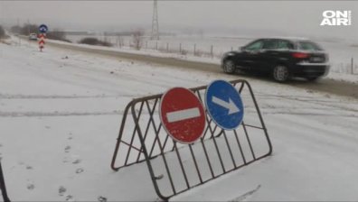 Снеговалежът в Бургас не спира