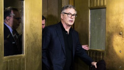 Алек Болдуин простреля смъртоносно жена по време на снимки, друг е ранен
