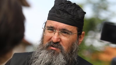 Патриарх Даниил наказа архимандрит Никанор, започва църковно дело