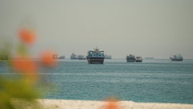 Ормузкият проток и сделката САЩ-Иран разклащат петролния пазар - цените под натиск