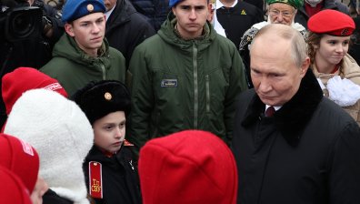 Владимир Путин утеши дъщеря на пилот, загинал във войната в Украйна