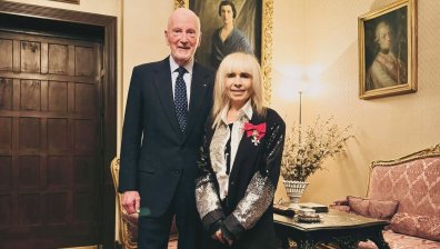 Симеон Сакскобургготски награди с орден за заслуги Лили Иванова 