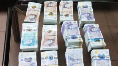 Митничари задържаха над 400 хил. лв. недекларирана валута по Коледа