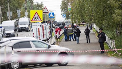 17 са вече жертвите на стрелбата в руското училище, в Удмуртия е обявен тридневен траур