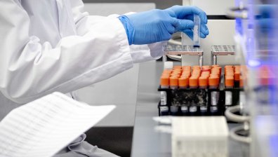 Учени установиха над 40 различни щама на Ковид-19 в Тунис  