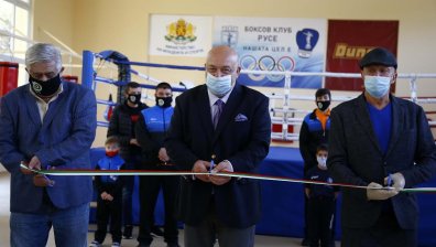 Красен Кралев преряза лентата на боксова зала в Русе
