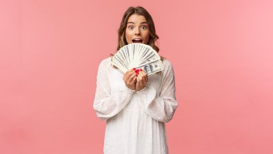 Как зодията влияе на отношението ни към парите и харченето