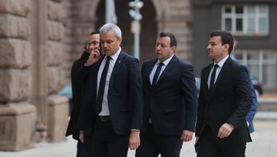 "Възраждане" се присъедини към декларация за спирането на санкциите в ЕС