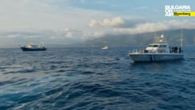 Лодка с нелегални имигранти се обърна край Самос, 22 загинаха