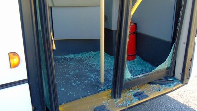 Вандали целиха с камъни тролейбуси в Плевен, единият - от страната на шофьора