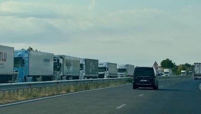 15-километрова колона от камиони се простира от АМ "Марица" до "Капитан Андреево"