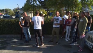 Близки на починалия в Албания боксьор на протест