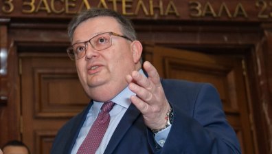 Сотир Цацаров депозира оставката си в парламента