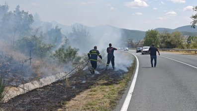 Затвориха пътя София - Варна заради пожар
