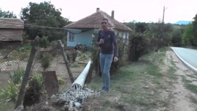 Жители на Скомля готвят протест срещу преминаването на тирове през селото