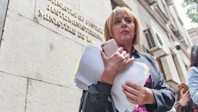 Отложиха делото на Манолова за касиране на местния вот в София