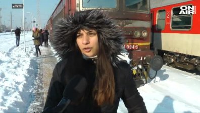 Студ, нерви и над 10 часа с влак от София до Бургас