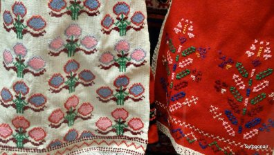 Кукли в традиционни носии, експозиция на НИМ