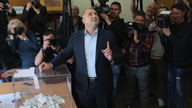 Радев: Очаквам разумът и принципите да надделеят, гласуването с машина има превес