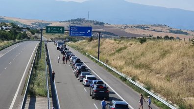 Отново кошмар за пътуващите към Гърция - над 10 км опашка на "Кулата"