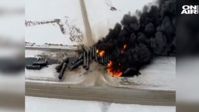 Влак, превозвал суров петрол, се запали в Канада (+Видео)