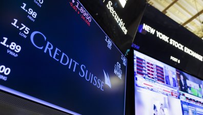 Акциите на Credit Suisse се сринаха, помагат ѝ с до $53,7 млрд.