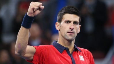 Сръбски фенове на Джокович тропнаха хорце пред хотела му (+ВИДЕО)