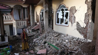 Земетресението на остров Ява е убило над 250 души, има живи под отломките