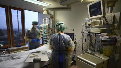 За денонощието: 832 новозаразени и 97 жертви на Ковид-19
