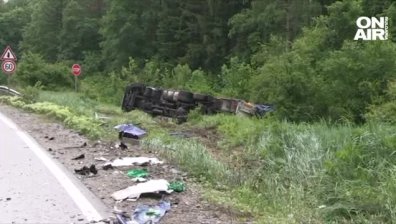 Катастрофа между два ТИР-а блокира пътя Русе - Бяла