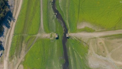 Язовир "Копринка" пресъхна и разкри мост на над 50 години