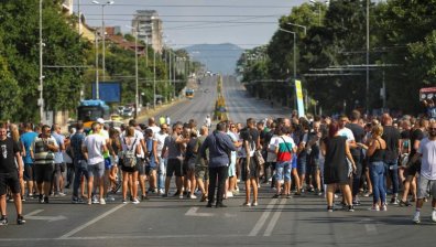 Рестораньорите излизат на национален протест, такситата ще ги подкрепят