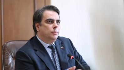 Асен Василев: Няма да вдигаме данъци. Няма богата държава с ниски доходи